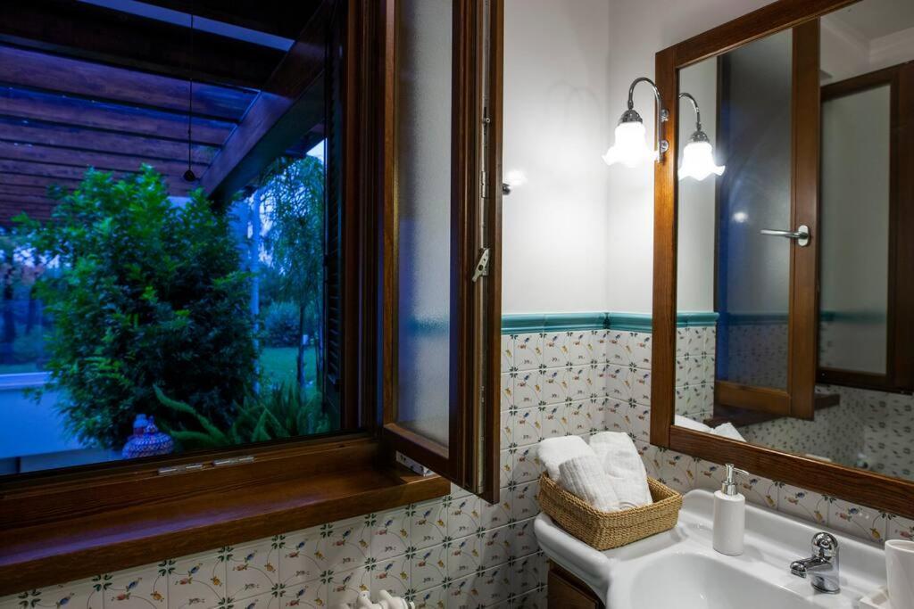 Spaziosa Villa Con Piscina E Giardino, بولينيانو آ ماري المظهر الخارجي الصورة