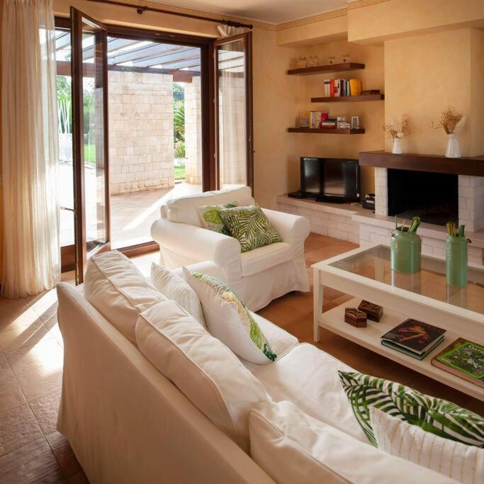 Spaziosa Villa Con Piscina E Giardino, بولينيانو آ ماري المظهر الخارجي الصورة