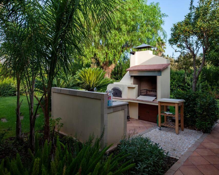 Spaziosa Villa Con Piscina E Giardino, بولينيانو آ ماري المظهر الخارجي الصورة