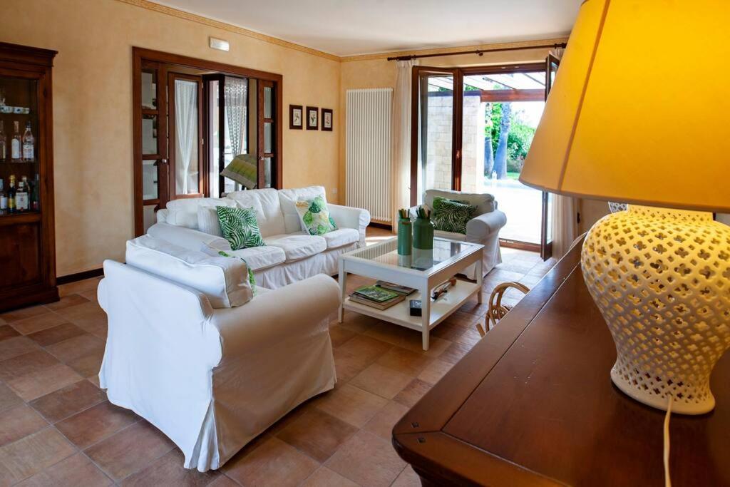 Spaziosa Villa Con Piscina E Giardino, بولينيانو آ ماري المظهر الخارجي الصورة